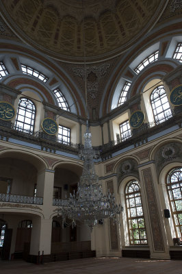 Istanbul Bezm-i Alem Valide Sultan mosque May 2014 8688.jpg