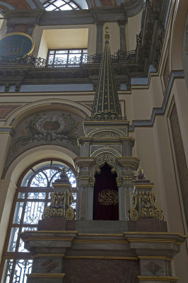Istanbul Bezm-i Alem Valide Sultan mosque May 2014 8690.jpg