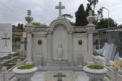 Istanbul Armenian graveyard May 2014 9146.jpg