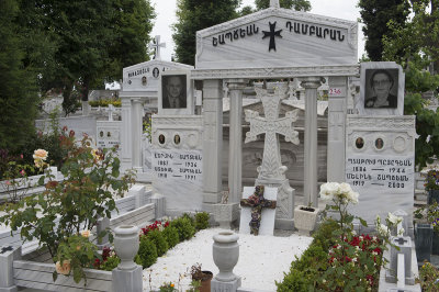 Istanbul Armenian graveyard May 2014 9151.jpg