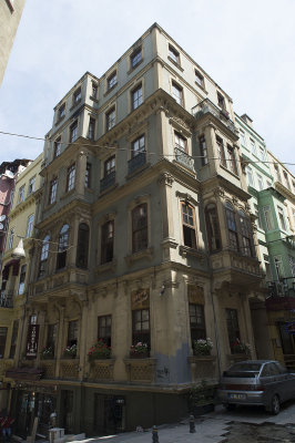 Istanbul a walk from Taksim May 2014 6390.jpg