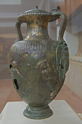 Bronze amphora