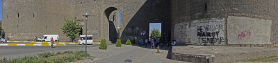 Diyarbakir Urfa Kapi september 2014 1053.jpg