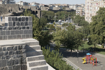 Diyarbakir Walls south of Urfa Kapi september 2014 1062.jpg