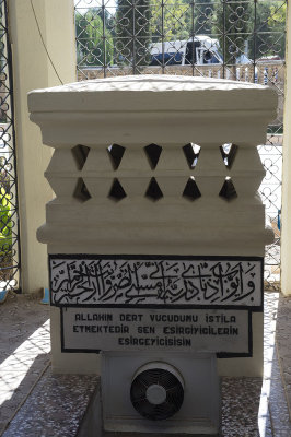 Urfa Eyup Peygamber september 2014 3522.jpg