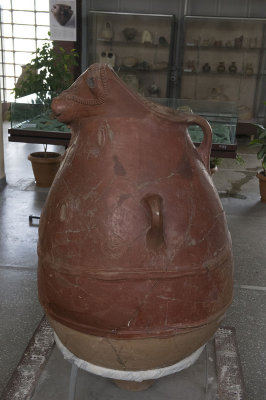 Kayseri Archaeological Museum Bull head jar september 2014 2234.jpg
