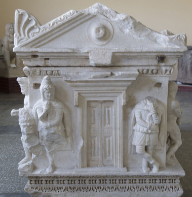 Kayseri Archaeological Museum Hercules Sarcophagus september 2014 2279.jpg
