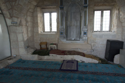 Tarsus Prophet Daniel grave november 2014 4682.jpg