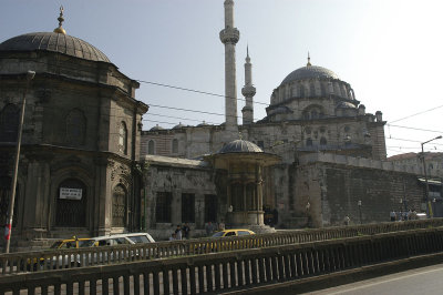 Istanbul Laleli Mosque June 2004 1141.jpg