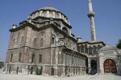 Istanbul Laleli Mosque June 2004 1145.jpg