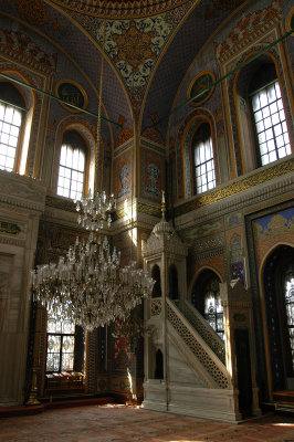 Istanbul Pertevniyal Valide Sultan Mosque June 2004 1158.jpg