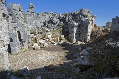 Perge Columned Western Street Gate in 2015 5278.jpg