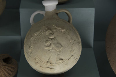 Antalya Museum flask with gladiator 6493.jpg