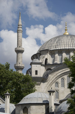 Istanbul Nuruosmaniye Mosque 2015 1131.jpg