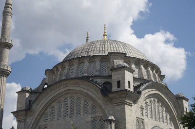 Istanbul Nuruosmaniye Mosque 2015 1133.jpg