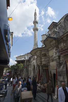 Istanbul Nuruosmaniye Mosque 2015 1137.jpg