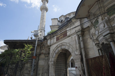 Istanbul Nuruosmaniye Mosque 2015 1138.jpg