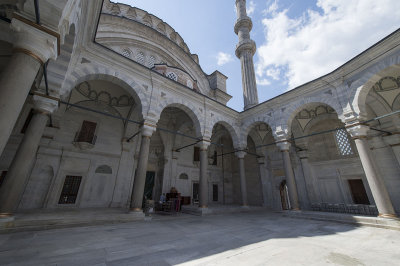 Istanbul Nurosmaniye Mosque 2015 1183.jpg