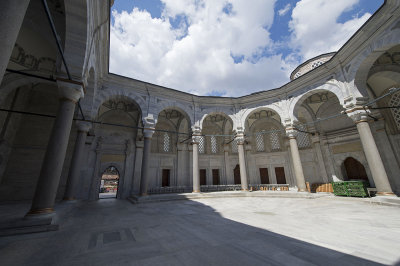 Istanbul Nurosmaniye Mosque 2015 1184.jpg