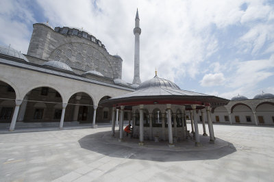 Istanbul Mihrimah Sultan Mosque 2015 0140.jpg