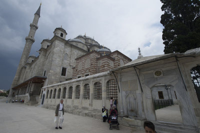 Istanbul Fatih Mosque 2015 9235.jpg