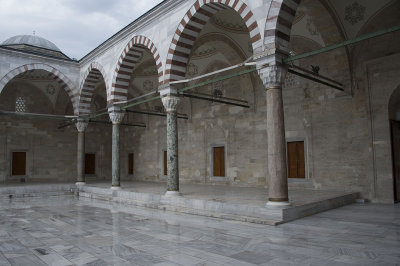 Istanbul Fatih Mosque 2015 9268.jpg