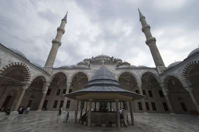 Istanbul Fatih Mosque 2015 9276.jpg