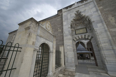Istanbul Fatih Mosque 2015 9279.jpg