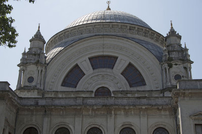 Istanbul Besmi Alem Valide Mosque 2015 8699.jpg