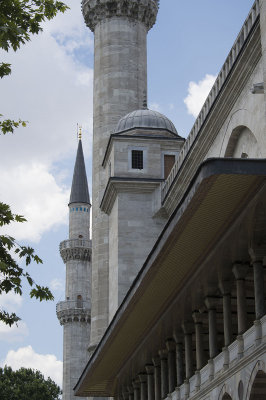 Istanbul Suleymaniye Mosque Garden area 2015 1272.jpg
