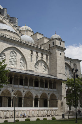 Istanbul Suleymaniye Mosque Garden area 2015 1276.jpg