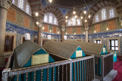 Istanbul Suleymaniye Mosque Grave Suleyman 2015 1231.jpg