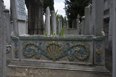Istanbul Suleymaniye Mosque Graves 2015 1271.jpg