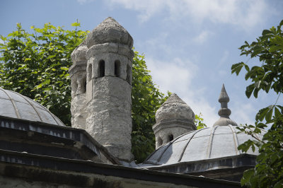 Istanbul Suleymaniye Mosque Outside area 2015 1206.jpg