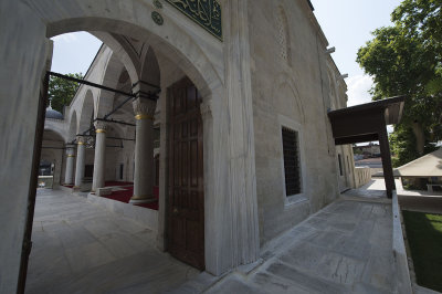 Istanbul Yeni Valide Camii 2015 0825.jpg