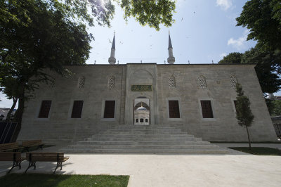 Istanbul Yeni Valide Camii 2015 0827.jpg