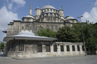 Istanbul Yeni Camii 2015 9354.jpg