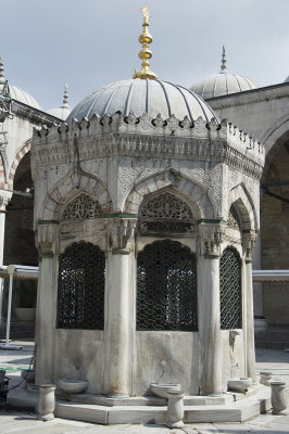 Istanbul Yeni Camii 2015 9366.jpg