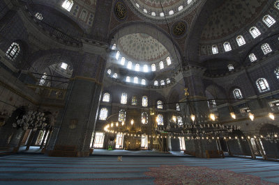 Istanbul Yeni Camii 2015 9402.jpg