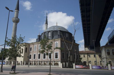 Istanbul Kumbarhane mosque 2015 0615.jpg