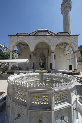 Istanbul Iskender Pasha Mosque2015 9057.jpg