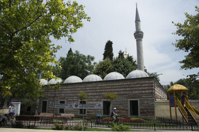 Istanbul Zincirli Kuyu mosque 2015 9319.jpg
