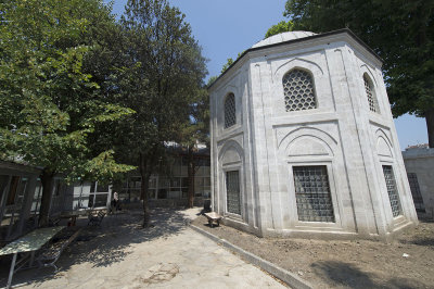 Istanbul Sahhuban Hatun Medresesi2015 9110.jpg