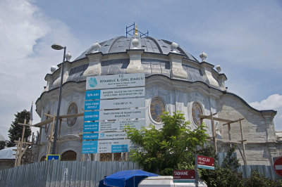 Istanbul Near Fatih Mosque 2015 9223.jpg