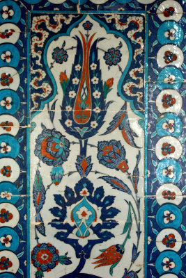 066 Istanbul Rustem Pasha mosque-june 2004.jpg