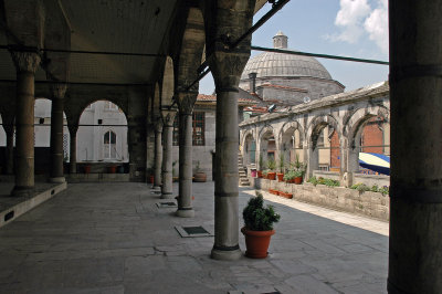 043 Istanbul Rustem Pasha mosque-june 2004.jpg