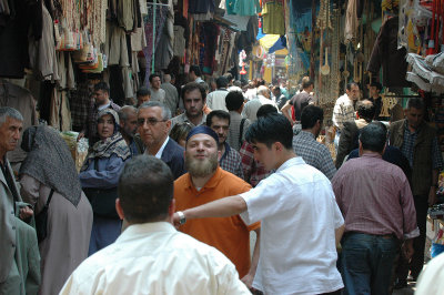 083 Istanbul _market near Rustem Pasha Mosque-june 2004.jpg