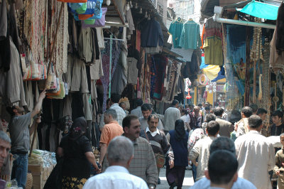 084 Istanbul market near Rustem Pasha Mosque-june 2004.jpg