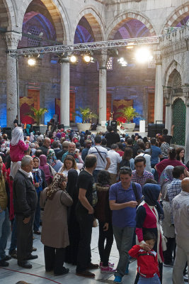 Istanbul Iftar at Yeni Cami 2695.jpg