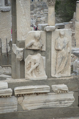 Ephesus Fountain of Pollio October 2015 2666.jpg